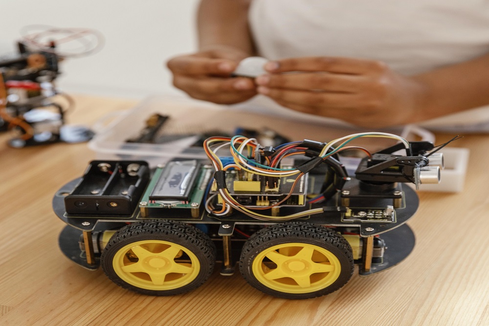 Hands-on Robotics for Schools: Bridging Theory and Practical Skills